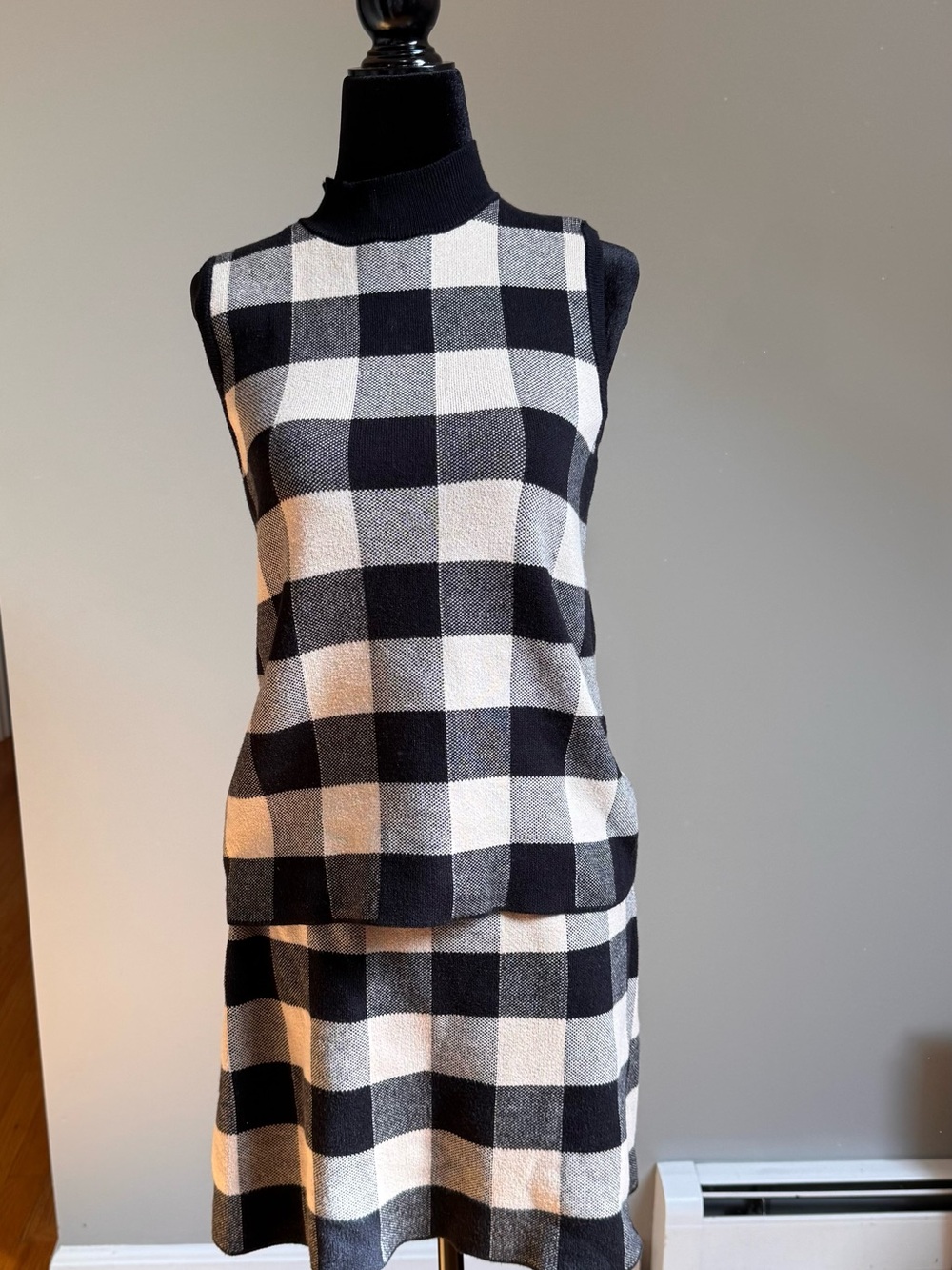 Sweater neckline identification